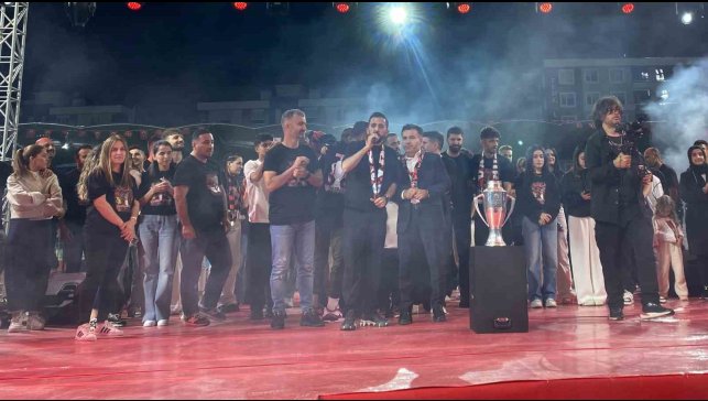 Vanspor FK'nın şampiyonluğu coşkuyla kutlandı