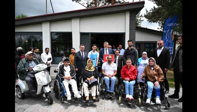 Erzurum Valisi Mustafa Çiftçi engelli vatandaşlarla bir araya geldi