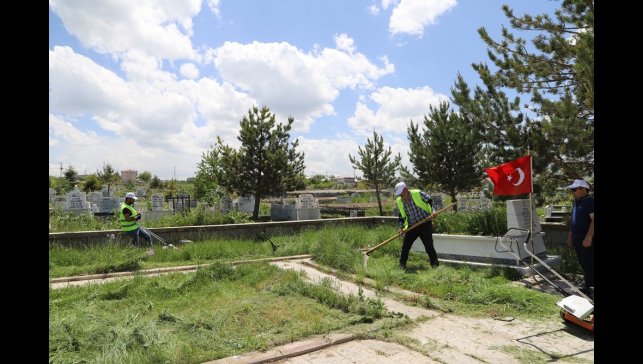Ardahan'da bayram öncesi cami ve mezarlıklar temizleniyor