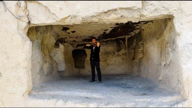 Çemişgezek'in tarihi İn Deliklerinde keman resitali