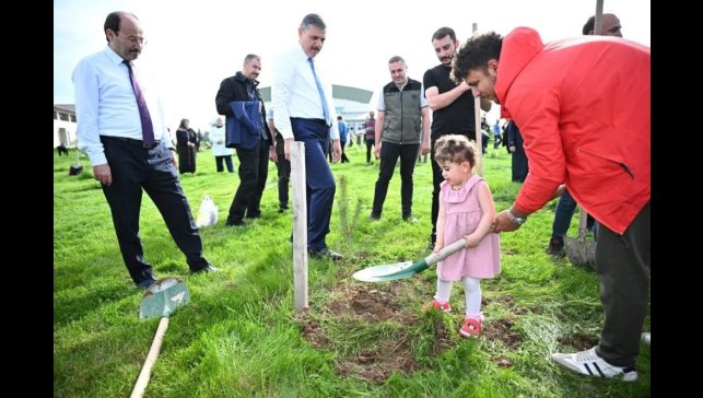 Vali Çiftçi'den çevre mesajı