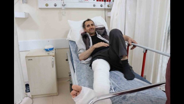Erzurum'da üzerine kurbanlık düşen adamın ayağı kırıldı