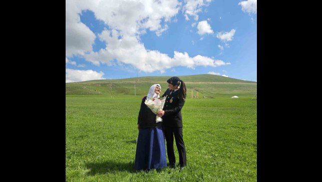 Ağrı'da jandarmadan bayramda şehit ailelerine vefa ziyareti