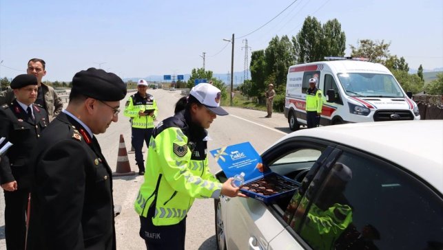 Erzurum İl Jandarma Komutanı Tuğgeneral Engin Avcı, trafik denetimine katıldı