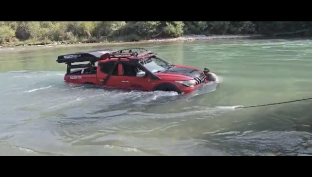 Tunceli'de Munzur Çayı'na uçan araç ekipler tarafından çıkarıldı