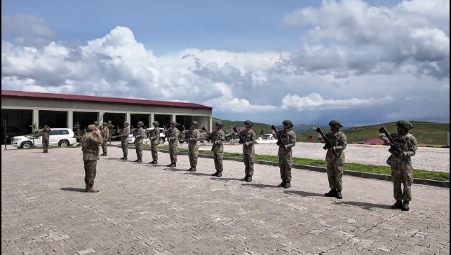 Kara Kuvvetleri Komutanı Bayraktaroğlu, Iğdır'daki Mehmetçikle bayramlaştı