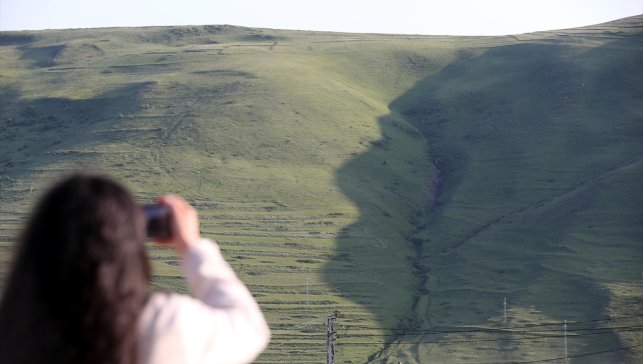 Ardahan'daki "Atatürk silüeti" bu yıl da oluşmaya başladı