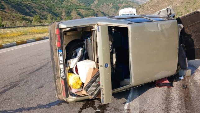 Erzincan'da devrilen otomobildeki 5 kişi yaralandı