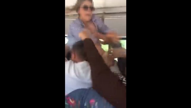 Elazığ'da kadınların otobüste kavgası kameraya yansıdı
