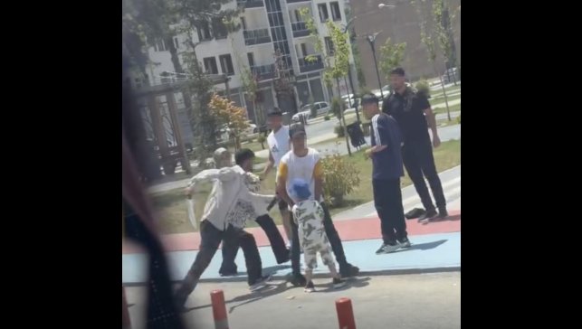 Kavga ettiği şahsa bacağından çıkardığı pala ile saldırdı