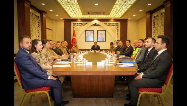 Hakkari'de değişik suçlardan aranan 407 şahıs yakalandı