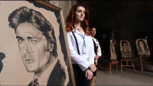 Yeşilçam filmlerinin unutulmaz isimlerinin portrelerini çizdiler