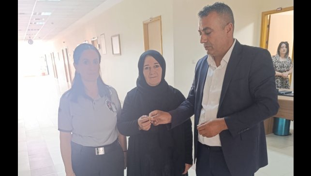 Hakkari'de bulunan 35 bin TL değerindeki yüzük sahibine teslim edildi