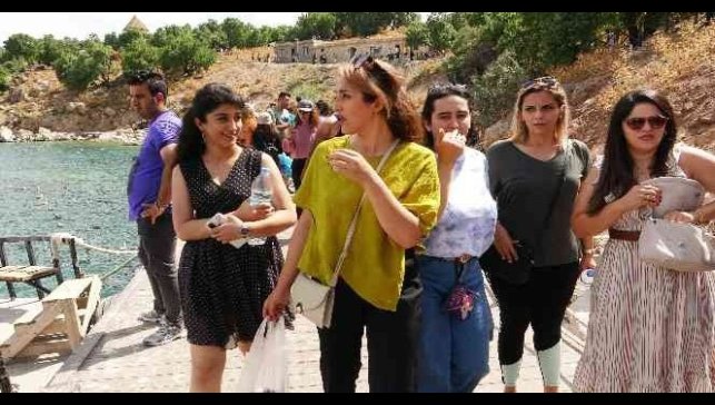 Bayramda Akdamar Adası ve ören yerlerine ziyaretçi akını