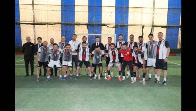 Hakkari'de öğretmenler arası futbol turnuvası sona erdi