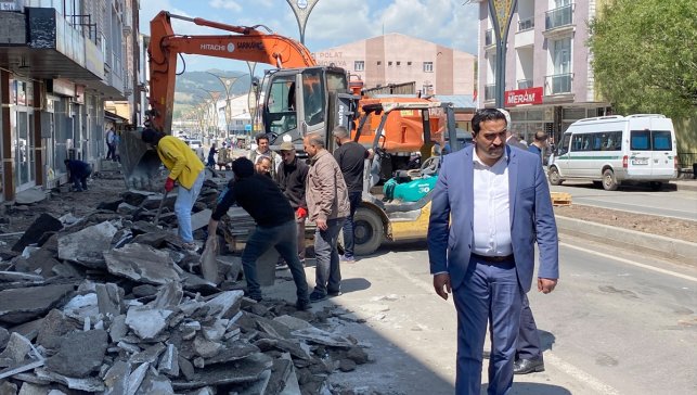 Sarıkamış ilçesinde kaldırımlar yenileniyor