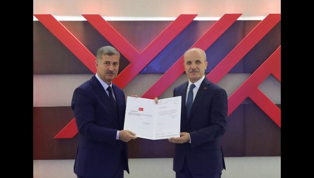 AİÇÜ Rektörü Prof. Dr. İlhami Gülçin, rektörlük mazbatasını aldı