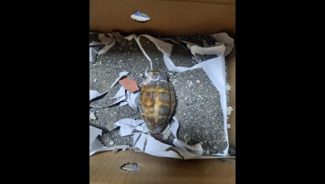 Ardahan'da kazı çalışmalarında bulunan el bombası imha edildi