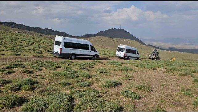 Süphan Dağı'na tırmanan dağcılar yolda mahsur kaldı: Yardıma Aydınlar Belde Belediyesi ekipleri yetişti