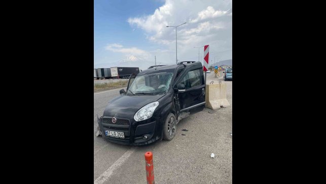 Doğubayazıt'ta trafik kazası 3 kişi hafif yaralandı