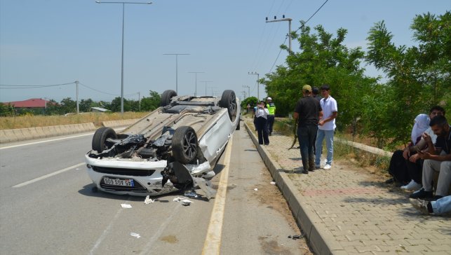 Muş'ta otomobil ile hafif ticari araç çarpıştı, 6 kişi yaralandı