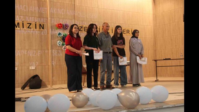 Yazar Remzi Kokargül kitap gelirini öğrencilere bağışladı