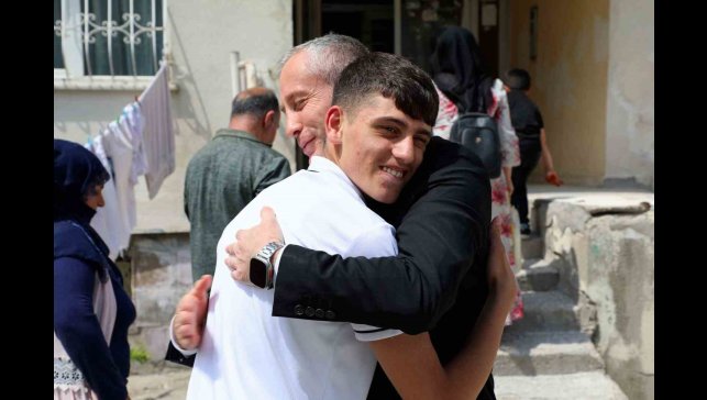 Ağrı Milli Eğitim Müdürü Kökrek'ten LGS öncesinde özel eğitim öğrencisi Duzlu'ya moral ziyareti