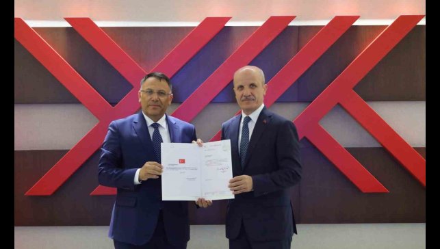 Iğdır Üniversitesi Rektörü Prof. Dr. Ekrem Gürel, rektörlük mazbatasını aldı