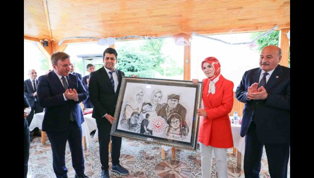 Bakan Göktaş, Engelsiz Yaşam Bakım Rehabilitasyon ve Aile Danışma Merkezi'nde incelemede bulundu