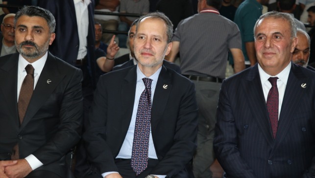 Yeniden Refah Partisi Genel Başkanı Erbakan, Ağrı'da partisinin ilçe kongresine katıldı