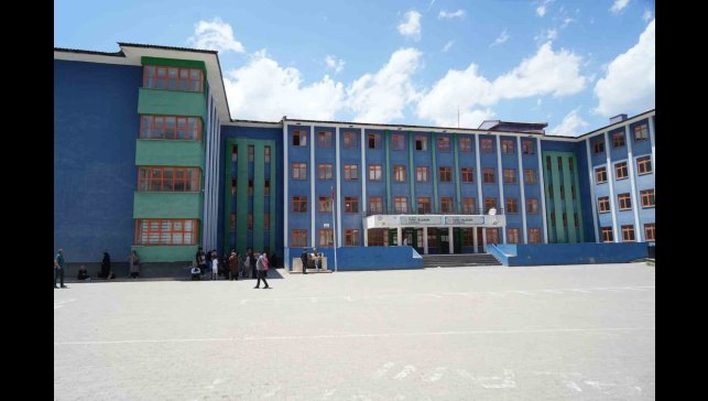 Muş'ta 5 bin 778 öğrenci LGS'de ter döktü