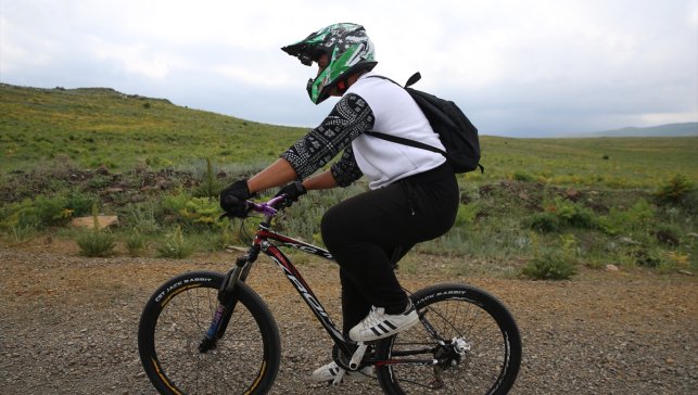 Erzurum'un tarihi tabyasında bisiklet, off-road ve atlı safari turu yapıldı