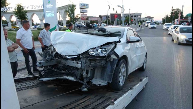 Malatya'da iki otomobil çarpıştı: 2 yaralı