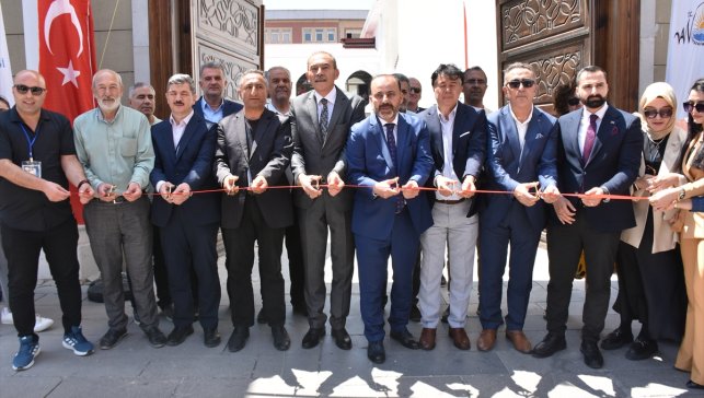 Van'da düzenlenen "2. Çocuk Edebiyatı Fuarı" başladı