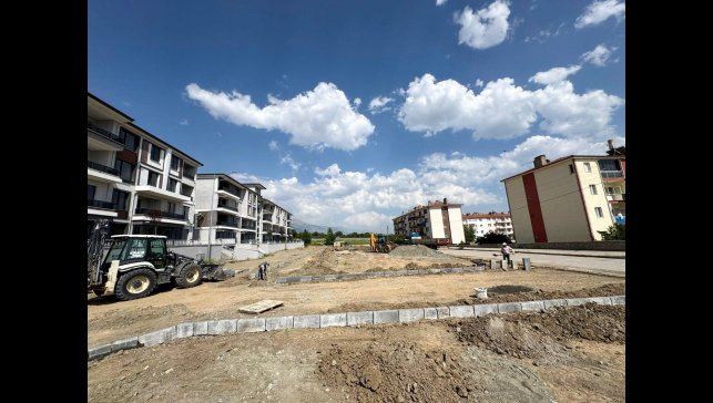 Yunus Emre Mahallesi'nde yeni çocuk parkı yapımına başlandı