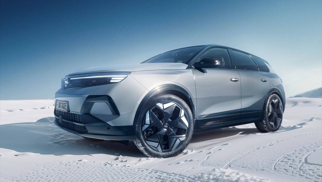 Opel'den geniş hacimli elektrikli modelleriyle aile dostu çözümler