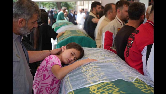 Motosiklet tutkunu iki genç kız trafik canavarı kurbanı oldu