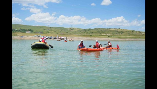 Muş'ta kano ve rafting heyecanı
