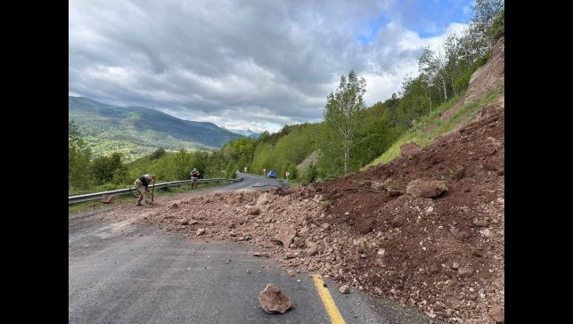 Ardahan-Posof kara yolunda toprak kayması