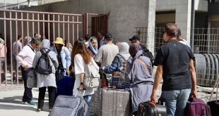 İranlılar Gürbulak Sınır Kapısı'na akın etti: "Savaştan korkmuyoruz, vatanımıza sahip çıkacağız"