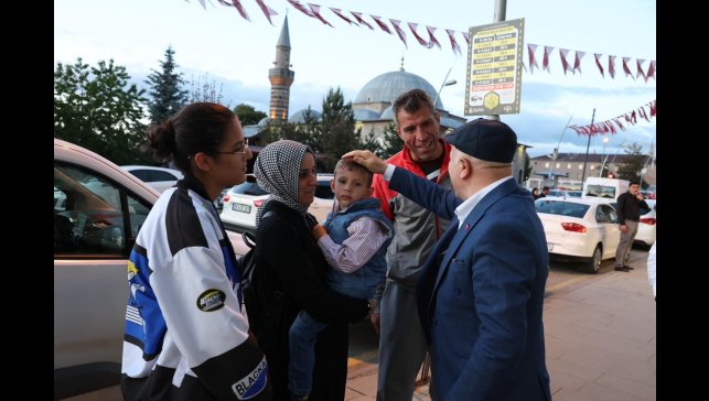 Başkan Sekmen; "Vatandaşlarımızın sıcak sohbetleri paha biçilemez"