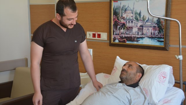 Bitlis'te karın ağrısı şikayeti bulunan hastanın böbreğinden 23 santimetrelik kist çıkarıldı