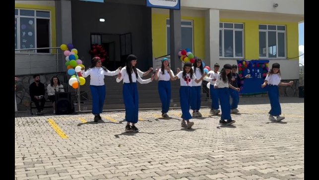 Hamur'da renkli bahar şenliği