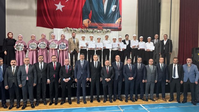 Yüksekova'da hafızlık eğitimini tamamlayan 14 öğrenci icazet aldı