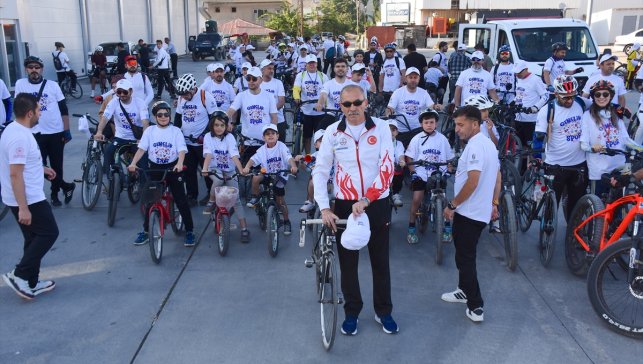 Van'da bisikletseverler sağlıklı yaşam için pedal çevirdi