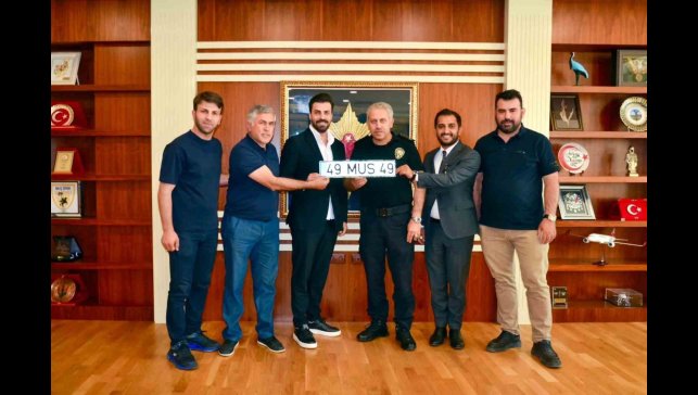 Muşspor'a özel '49 MUS 49' plakası hediye edildi