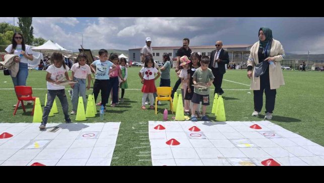 Diyadin'de çocuk şenliği renkli görüntülere sahne oldu