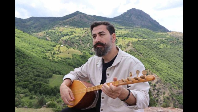 Osman Korkmaz önce hemşerileri için söyledi