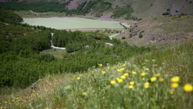 Nemrut Kalderası mavi ve yeşil renkli gölleriyle ziyaretçileri cezbediyor