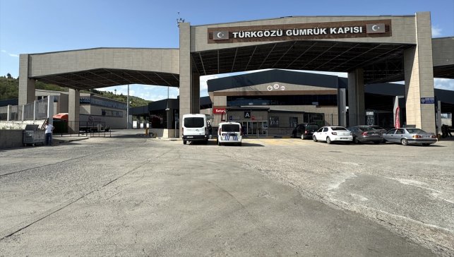 Modernize edilen Türkgözü Gümrük Kapısı'nı 22 ayda 272 bin araç kullandı